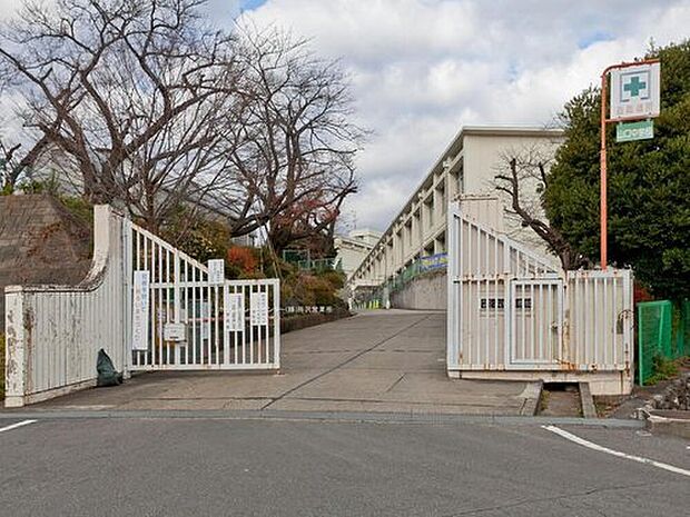 所沢市立山口中学校(約1,680m)