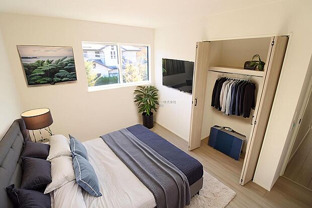 【洋室】日当りの良さは写真でも充分に伝わるかと思いますが、開放感のある周囲にめぐまれたおかげで、風通しもとても良くなっております。※家具をCGで加工しています。家具付き販売ではございません。