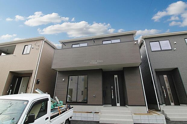 【現地外観写真】『２号棟』
住宅性能評価で耐震等級３（最高等級）を取得！お客様を守る大切な住宅だからこそ、第三者の検査を受けて安心して住んでいただける住宅をご案内させて頂きます。