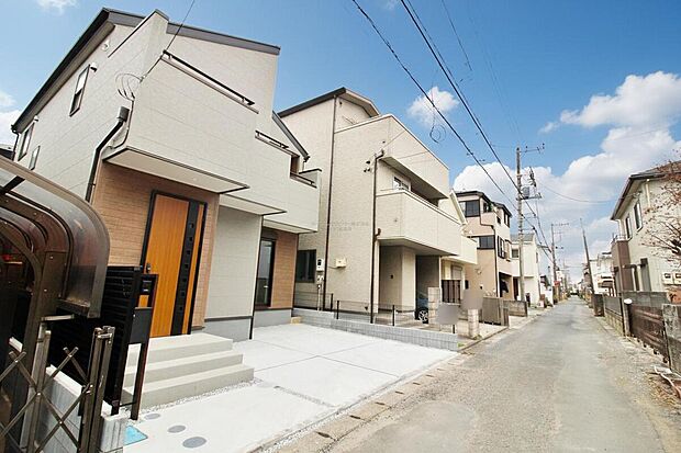 【前面道路含む現地写真】今日も、明日も、この街で、きっと家族がしあわせになる物語が描かれていくはずです。毎日の何気ない『いってきます』『ただいま』に幸せを感じられる、そんな住まいを。