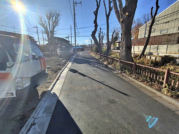 【前面道路含む現地写真】『3号棟』
ひとたび扉を開けばそこに待っているのは上質な空間とマイホームでの新生活をイメージさせる優雅なひととき。「この家なら…」ではなく「ここに住みたい♪」と思う感動をお届けいたします。