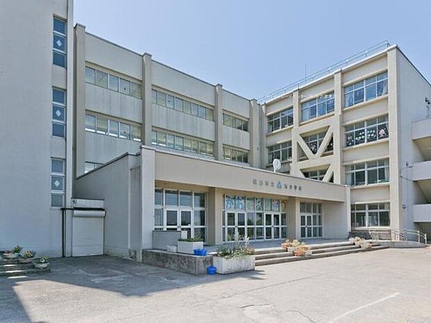 狭山市立南小学校(約550m)