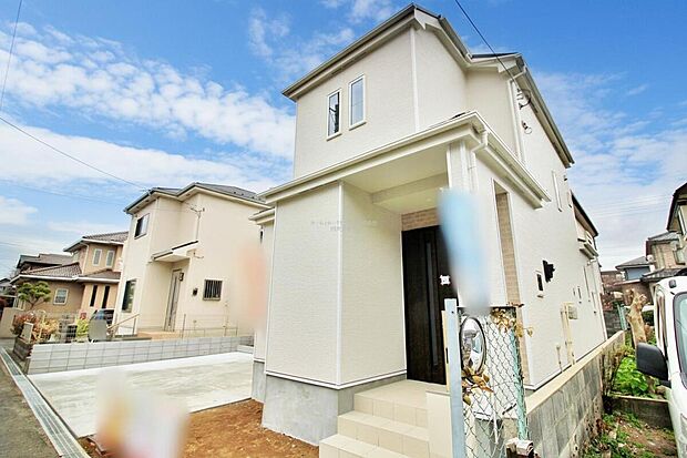 【現地外観写真】『A号棟』
住宅性能評価で耐震等級３（最高等級）を取得！お客様を守る大切な住宅だからこそ、第三者の検査を受けて安心して住んでいただける住宅をご案内させて頂きます。