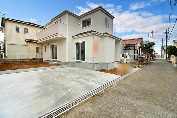 【前面道路含む現地写真】『A号棟』
ひとたび扉を開けばそこに待っているのは上質な空間とマイホームでの新生活をイメージさせる優雅なひととき。「この家なら…」ではなく「ここに住みたい♪」と思う感動をお届けいたします。