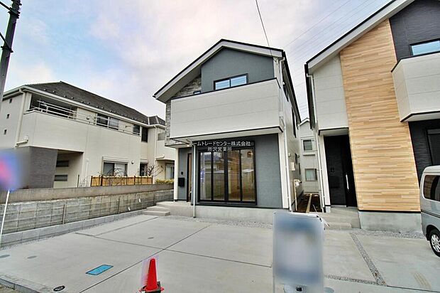 【現地外観写真】『1号棟』
お子様から「自分の部屋がほしい…」そんな成長もうれしいこの頃。お子様のさらなる成長を共に見守る新築マイホーム。