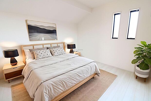 【洋室】大きなベッドを置いても余裕のある広さ！収納完備でお部屋をすっきりとお使いいただけます。お気に入りの空間でくつろぎのひと時をお過ごしください。※家具をCGで加工しています。家具付き販売ではございません。