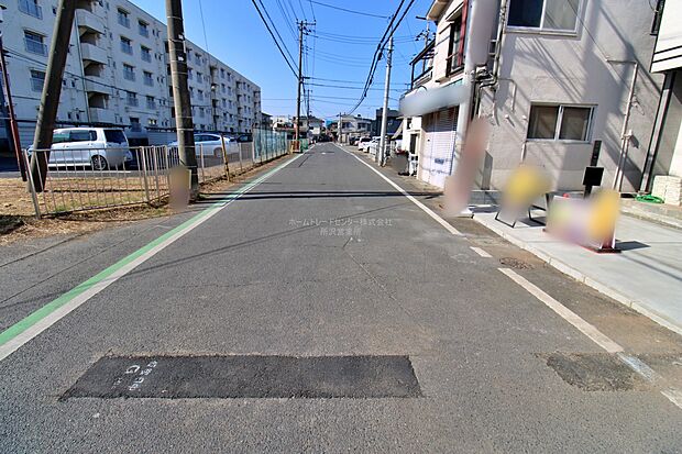 【前面道路含む現地写真】『B号棟』
ひとたび扉を開けばそこに待っているのは上質な空間とマイホームでの新生活をイメージさせる優雅なひととき。「この家なら…」ではなく「ここに住みたい♪」と思う感動をお届けいたします。