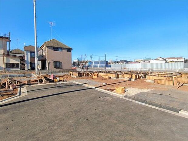 【前面道路含む現地写真】『B号棟』
ひとたび扉を開けばそこに待っているのは上質な空間とマイホームでの新生活をイメージさせる優雅なひととき。「この家なら…」ではなく「ここに住みたい♪」と思う感動をお届けいたします。