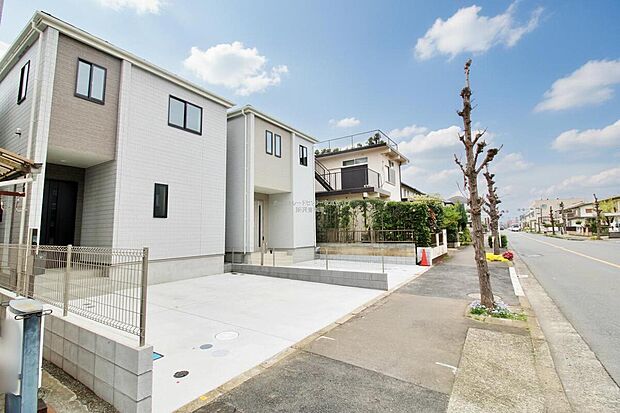 【前面道路含む現地写真】今日も、明日も、この街で、きっと家族がしあわせになる物語が描かれていくはずです。毎日の何気ない『いってきます』『ただいま』に幸せを感じられる、そんな住まいを。
