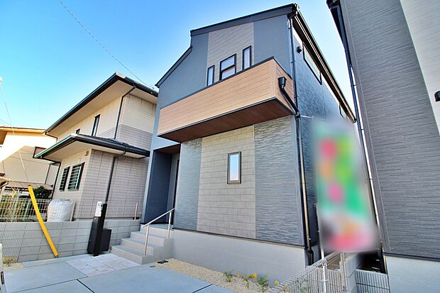 【現地外観写真】『２号棟』
住宅性能評価で耐震等級３（最高等級）を取得！お客様を守る大切な住宅だからこそ、第三者の検査を受けて安心して住んでいただける住宅をご案内させて頂きます。