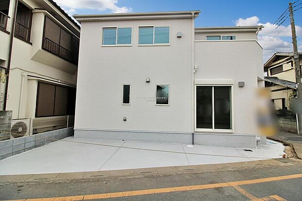 【現地外観写真】『２号棟』
住宅性能評価で耐震等級３（最高等級）を取得！お客様を守る大切な住宅だからこそ、第三者の検査を受けて安心して住んでいただける住宅をご案内させて頂きます。