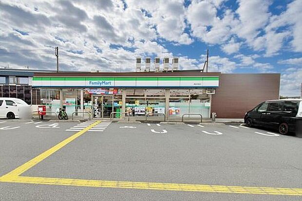 ファミリーマート飯能双柳店（約332m）