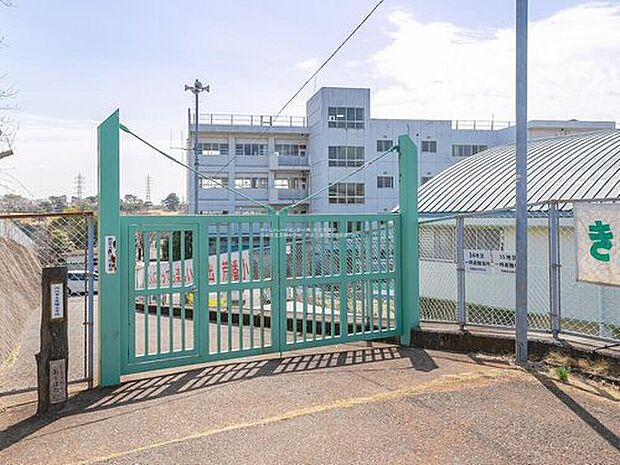 所沢市立荒幡小学校(約400m)
