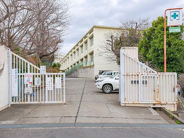 所沢市立山口中学校(約1,040m)