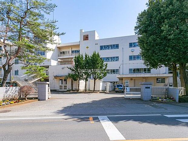 所沢市立富岡中学校（約1,700m）