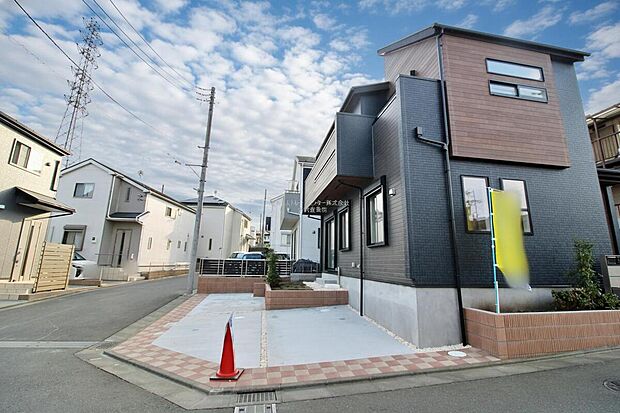 【前面道路含む現地写真】今日も、明日も、この街で、きっと家族がしあわせになる物語が描かれていくはずです。毎日の何気ない『いってきます』『ただいま』に幸せを感じられる、そんな住まいを。