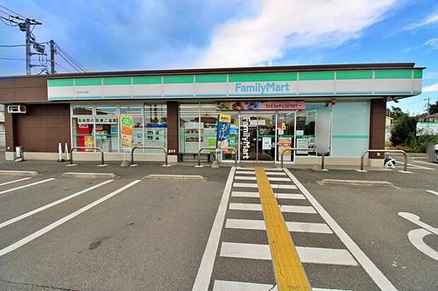 ファミリーマート所沢牛沼店（約895m）