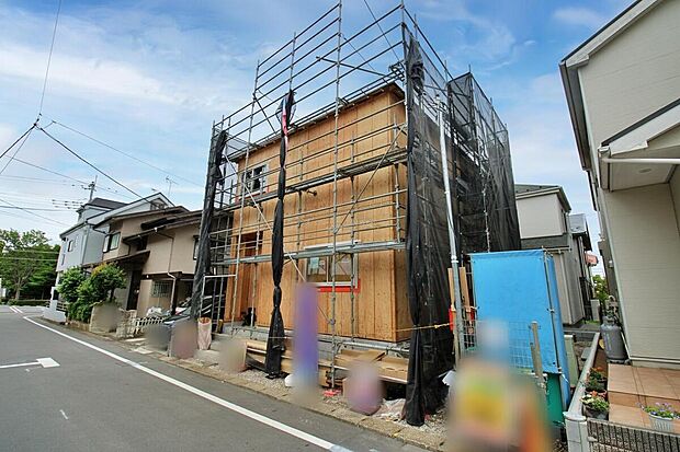【現地外観写真】『１号棟』
住宅性能評価で耐震等級３（最高等級）を取得！お客様を守る大切な住宅だからこそ、第三者の検査を受けて安心して住んでいただける住宅をご案内させて頂きます。