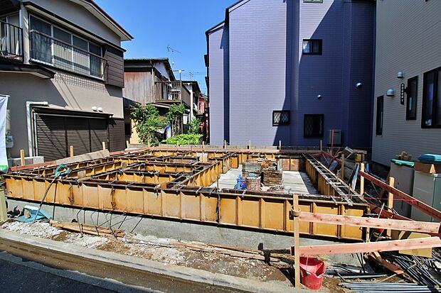 【現地外観写真】『1号棟』
気になった物件すぐにご見学対応させていただきます♪平日・お仕事帰りなど、いつでもご案内可能です♪周辺環境と併せて、実際に現地をご確認ください♪