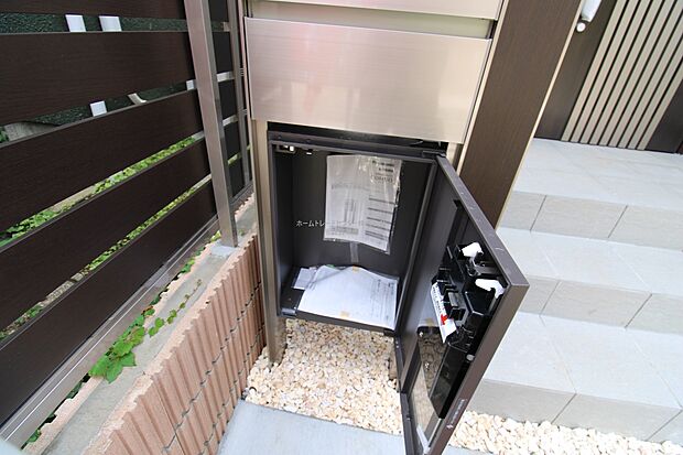 【宅配ボックス】戸建用の宅配ボックスを設置。通販でのお買い物などお荷物が届く予定があっても時間を気にせず外出できるので大変便利です。