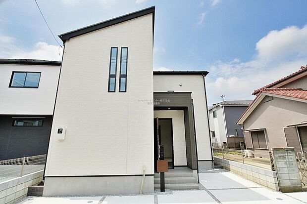 【現地外観写真】『１号棟』
住宅性能評価で耐震等級３（最高等級）を取得！お客様を守る大切な住宅だからこそ、第三者の検査を受けて安心して住んでいただける住宅をご案内させて頂きます。