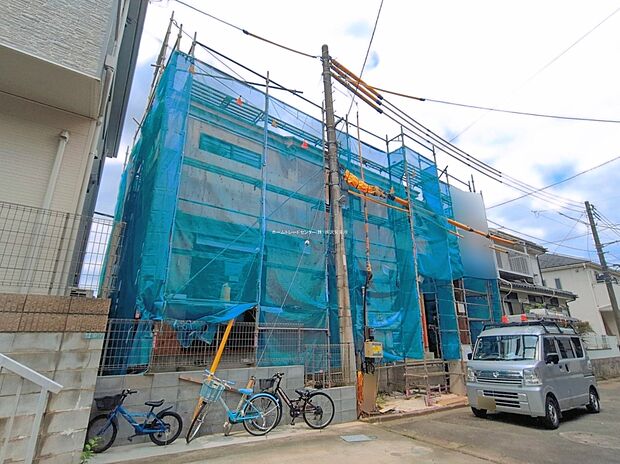 【現地外観写真】『A号棟』
住宅性能評価で耐震等級３（最高等級）を取得！お客様を守る大切な住宅だからこそ、第三者の検査を受けて安心して住んでいただける住宅をご案内させて頂きます。