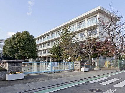 所沢市立泉小学校 560m(徒歩7分)