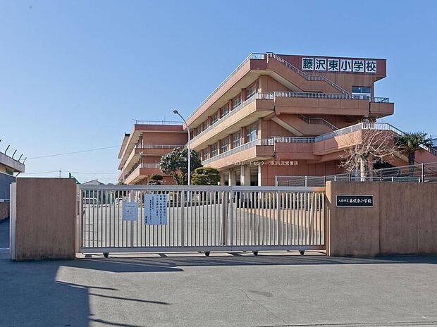 間市立藤沢東小学校(約618m)