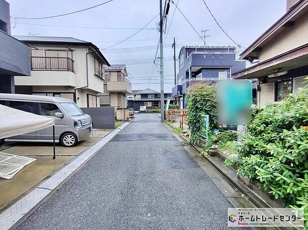 【前面道路含む現地写真】『１号棟』
ひとたび扉を開けばそこに待っているのは上質な空間とマイホームでの新生活をイメージさせる優雅なひととき。「この家なら…」ではなく「ここに住みたい♪」と思う感動をお届けいたします。
