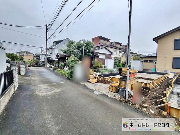 【前面道路含む現地写真】ひとたび扉を開けばそこに待っているのは上質な空間とマイホームでの新生活をイメージさせる優雅なひととき。「この家なら…」ではなく「ここに住みたい♪」と思う感動をお届けいたします。