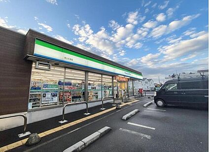 ファミリーマート狭山広瀬店 176m(徒歩３分)