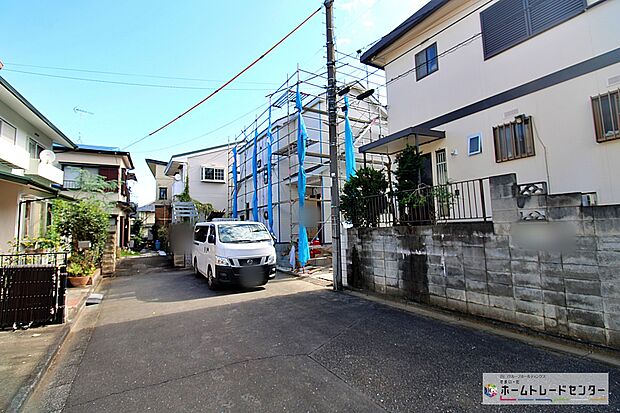 【前面道路含む現地写真】『A号棟』
ひとたび扉を開けばそこに待っているのは上質な空間とマイホームでの新生活をイメージさせる優雅なひととき。「この家なら…」ではなく「ここに住みたい♪」と思う感動をお届けいたします。