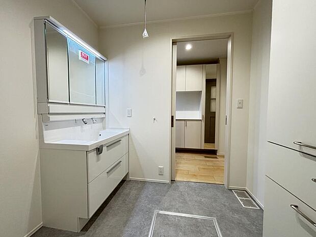 優しい色味のLDKは全館空調完備で冬は暖かく夏は快適♪