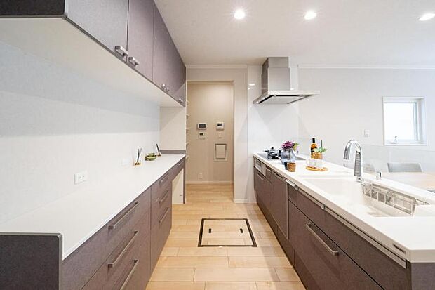 【B号地】トレンドのグレーの配色のキッチン