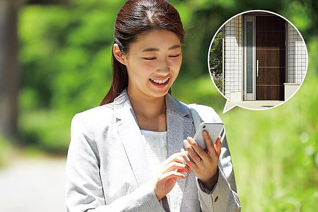 【【推奨設備】【スマホ連動インターホン】】外出先でもスマホで来客対応できます。※事前に専用アプリのダウンロードが必要です。画像は参考イメージ。
