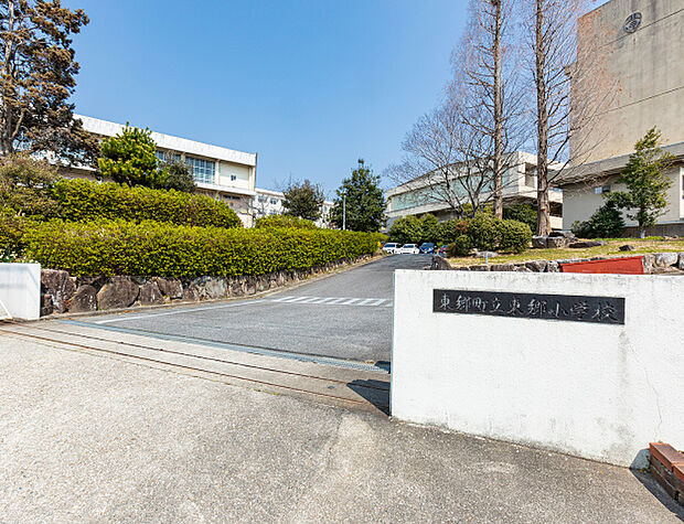 東郷町立東郷小学校(約1,434m)