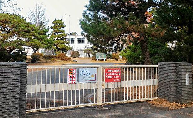 福岡小学校（約1,300m・徒歩17分）