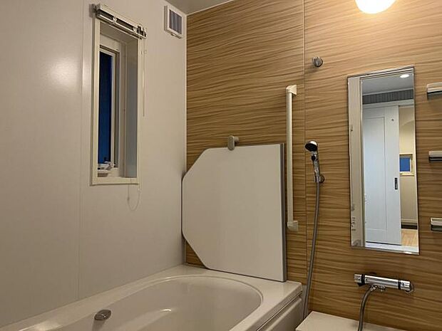 【【A号地】】1坪サイズの浴室は半身浴タイプでゆったりくつろぐことができます♪