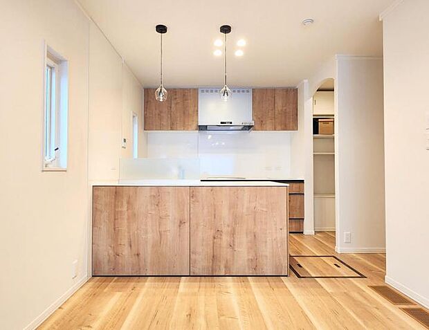 【【施工事例】キッチン】キッチン ご要望に合わせていろいろな形状・色目をご用意しています。