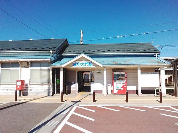 あいの風とやま鉄道線「越中大門」駅