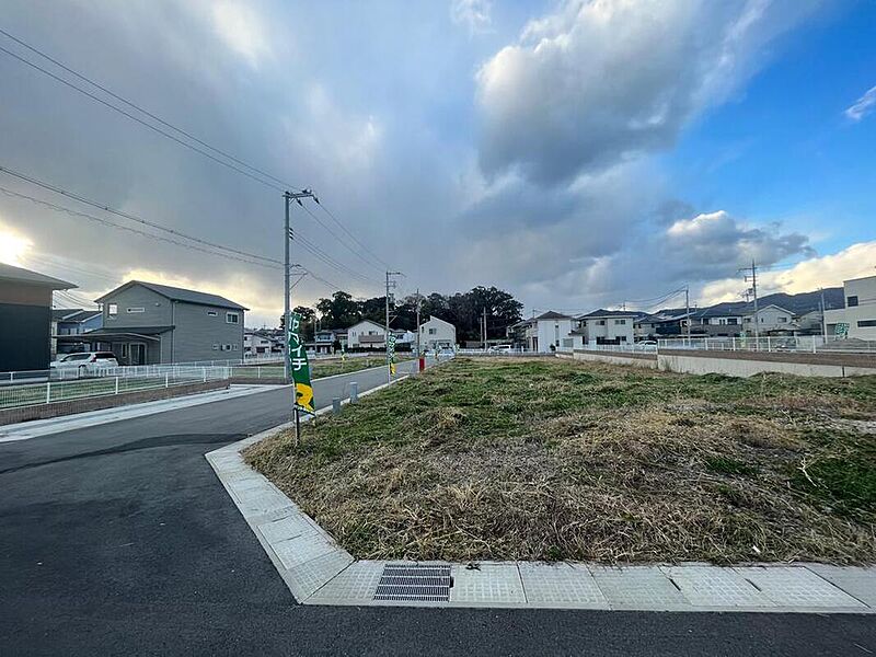 【前面道路含む現地写真】