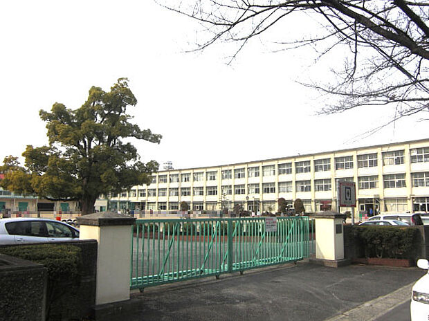 鷹来小学校