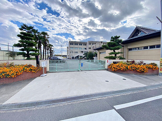 東中学校