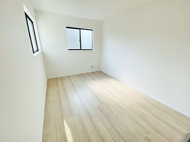 【洋室】リビングと続き間で、多目的に使える1階洋室