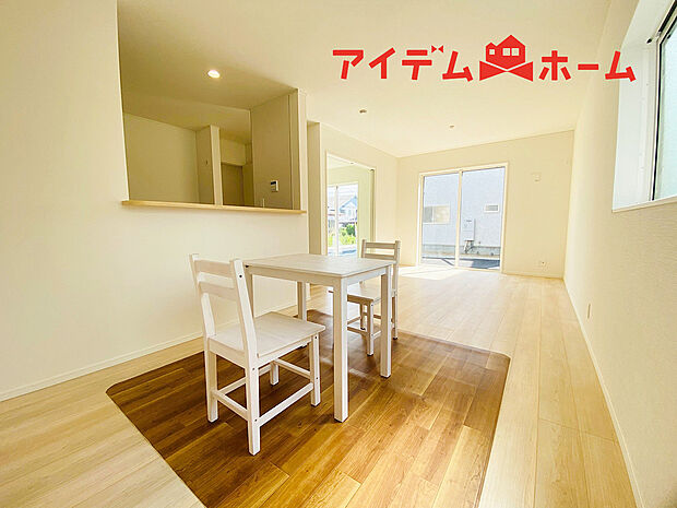 【リビング】本画像はCGで作成されており、実際に現地に家具は置かれておりません。