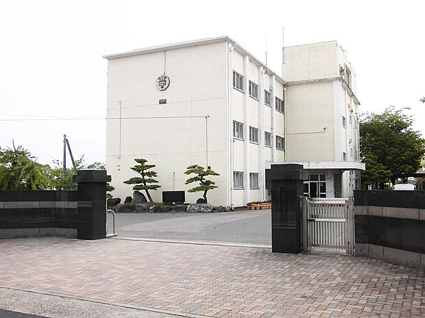 北里中学校(約1,100m)