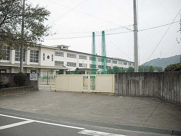 犬山市立南部中学校（約2,200m）