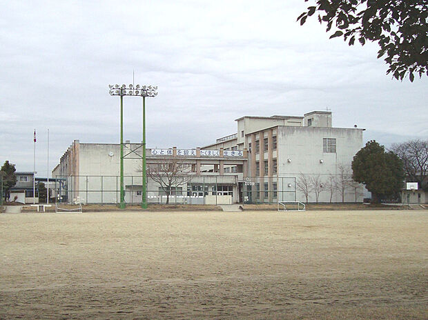 北部中学校（約1,300m）