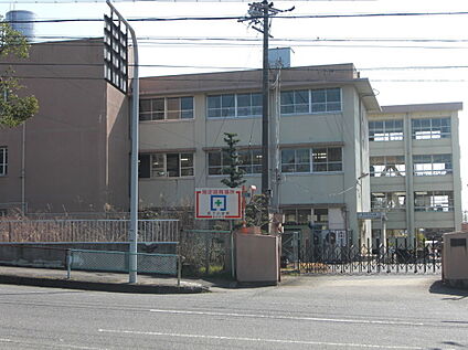 坂下小学校 460ｍ