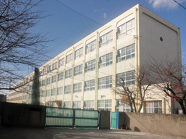 北中学校(約650m)